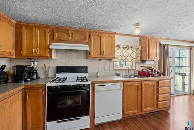 305 N Rochelle Pl Place, Sioux Falls, SD 57110