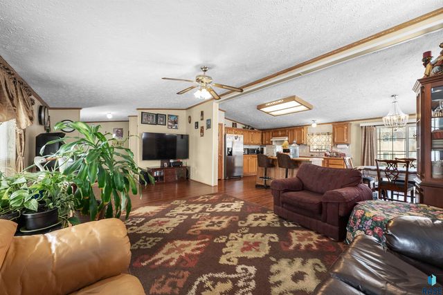 305 N Rochelle Pl Place, Sioux Falls, SD 57110