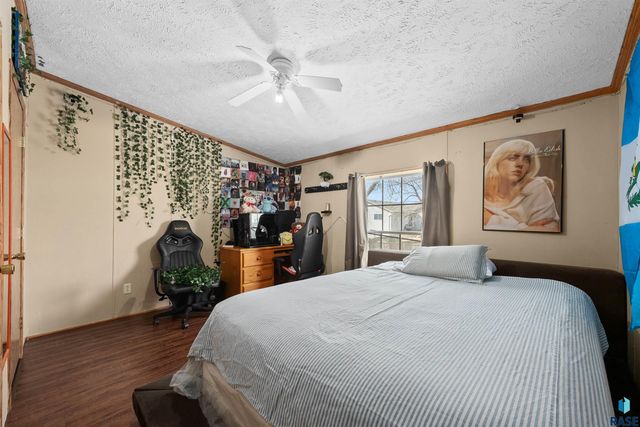 305 N Rochelle Pl Place, Sioux Falls, SD 57110