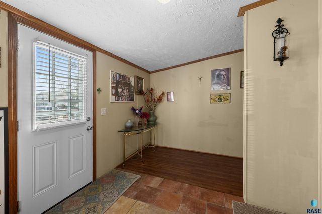 305 N Rochelle Pl Place, Sioux Falls, SD 57110