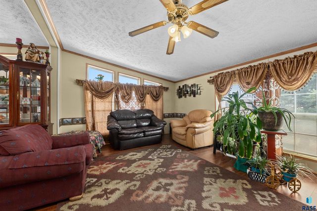 305 N Rochelle Pl Place, Sioux Falls, SD 57110