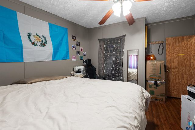 305 N Rochelle Pl Place, Sioux Falls, SD 57110