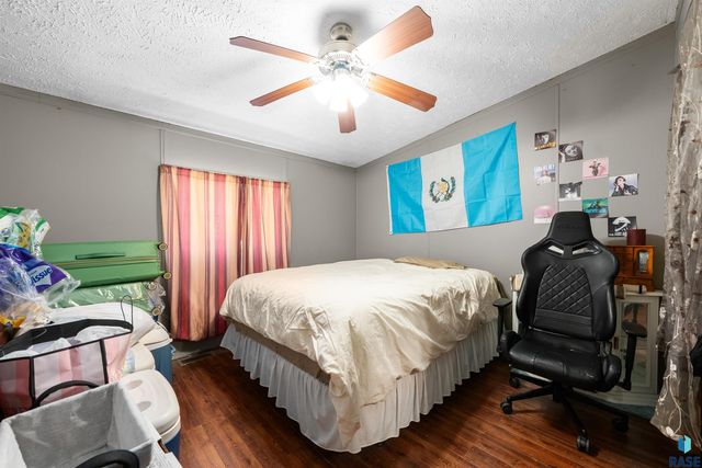 305 N Rochelle Pl Place, Sioux Falls, SD 57110