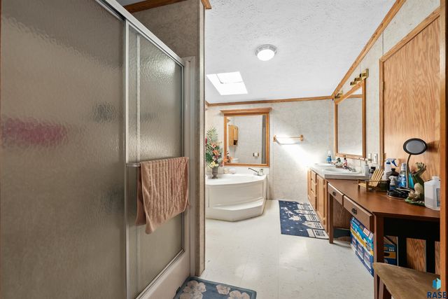 305 N Rochelle Pl Place, Sioux Falls, SD 57110