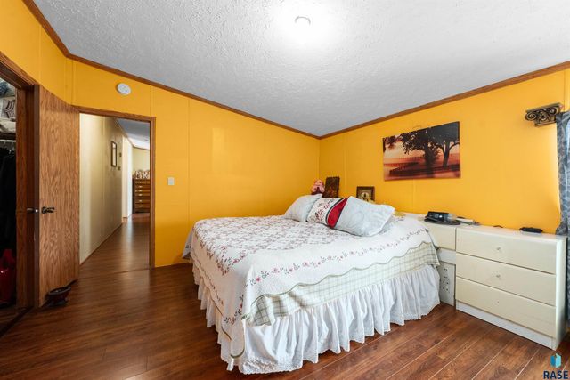 305 N Rochelle Pl Place, Sioux Falls, SD 57110