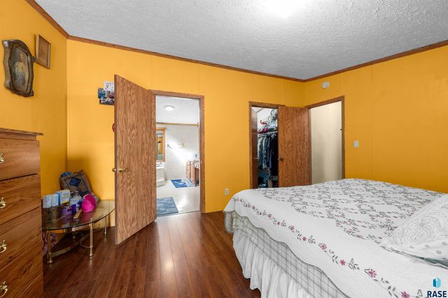 305 N Rochelle Pl Place, Sioux Falls, SD 57110