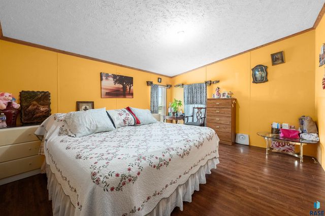 305 N Rochelle Pl Place, Sioux Falls, SD 57110