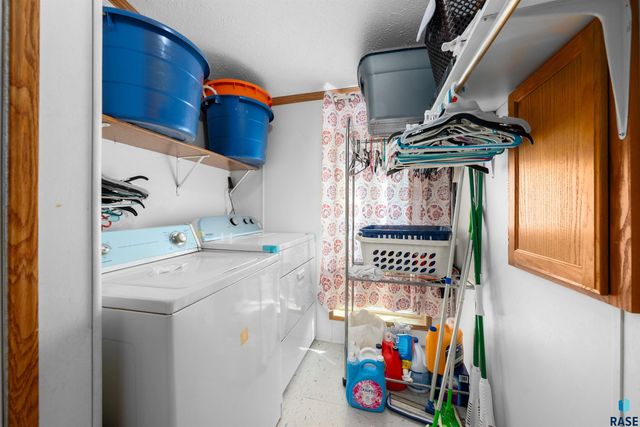 305 N Rochelle Pl Place, Sioux Falls, SD 57110