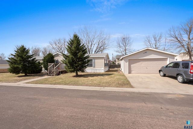 305 N Rochelle Pl Place, Sioux Falls, SD 57110