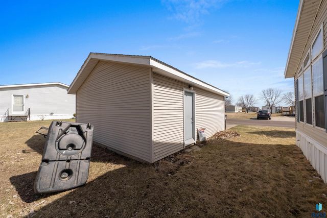 305 N Rochelle Pl Place, Sioux Falls, SD 57110