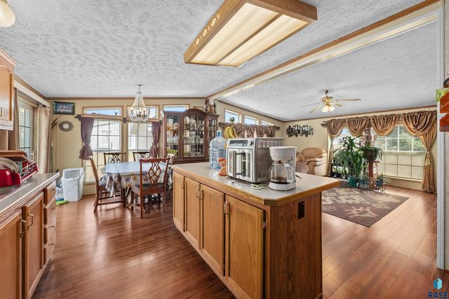 305 N Rochelle Pl Place, Sioux Falls, SD 57110