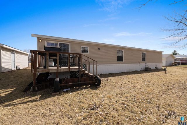 305 N Rochelle Pl Place, Sioux Falls, SD 57110