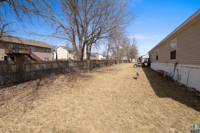 305 N Rochelle Pl Place, Sioux Falls, SD 57110