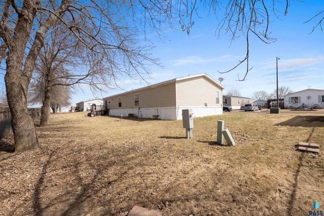 305 N Rochelle Pl Place, Sioux Falls, SD 57110