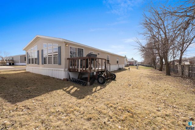 305 N Rochelle Pl Place, Sioux Falls, SD 57110