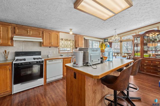 305 N Rochelle Pl Place, Sioux Falls, SD 57110