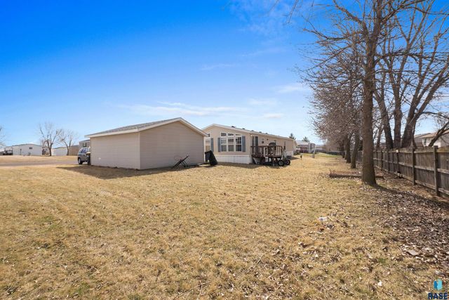 305 N Rochelle Pl Place, Sioux Falls, SD 57110