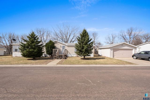 305 N Rochelle Pl Place, Sioux Falls, SD 57110
