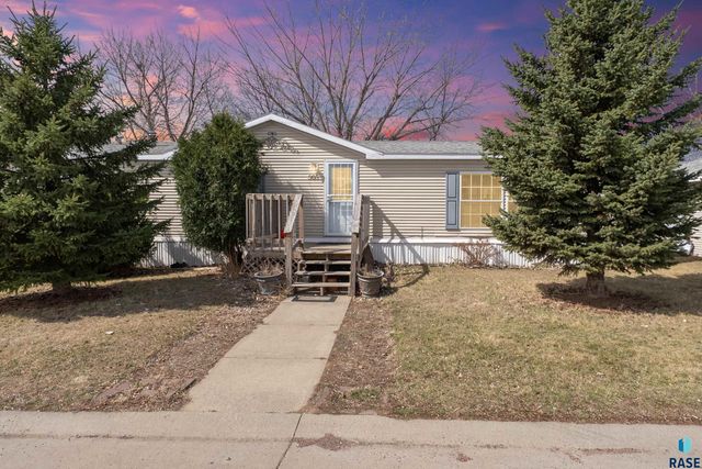 305 N Rochelle Pl Place, Sioux Falls, SD 57110