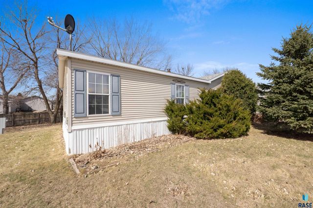 305 N Rochelle Pl Place, Sioux Falls, SD 57110