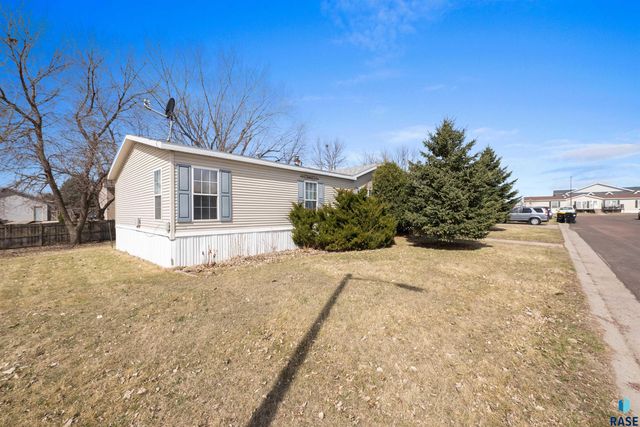 305 N Rochelle Pl Place, Sioux Falls, SD 57110