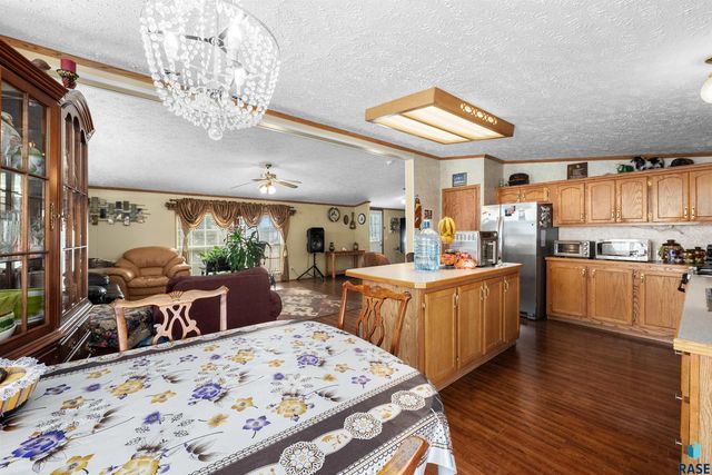 305 N Rochelle Pl Place, Sioux Falls, SD 57110