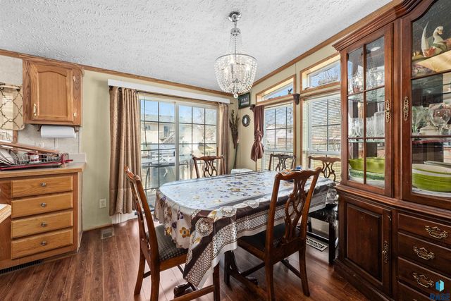 305 N Rochelle Pl Place, Sioux Falls, SD 57110