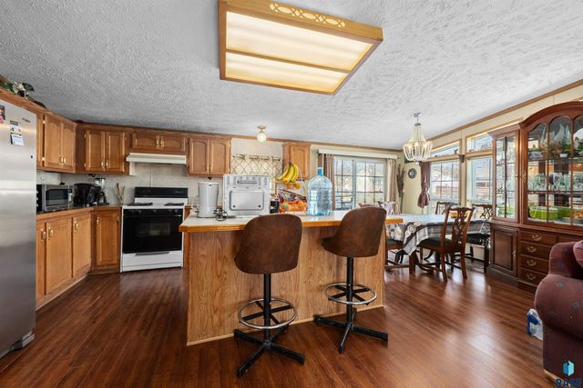 305 N Rochelle Pl Place, Sioux Falls, SD 57110