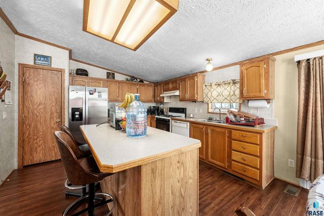 305 N Rochelle Pl Place, Sioux Falls, SD 57110