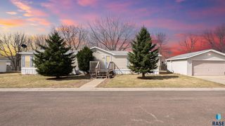 305 N Rochelle Pl Place, Sioux Falls, SD 57110