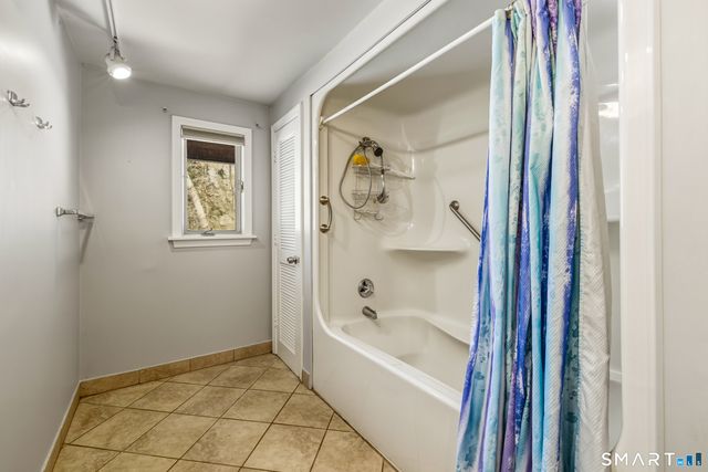 16 Merrywood Lane, East Lyme, CT 06333