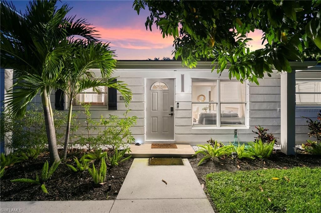 2160 Holiday LN, NAPLES, FL 34104 — photo 2