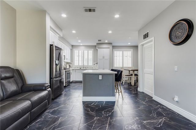 625 Savi Drive 102, Corona, CA 92878