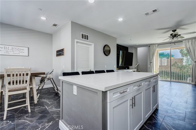 625 Savi Drive 102, Corona, CA 92878