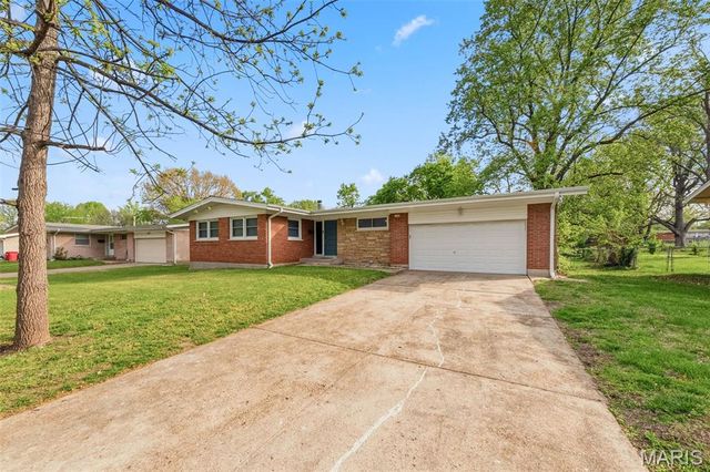 2100 Argo Drive, Florissant, MO 63031
