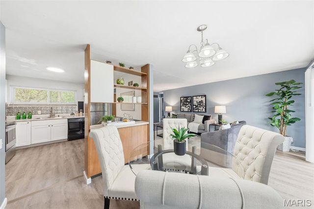 2100 Argo Drive, Florissant, MO 63031