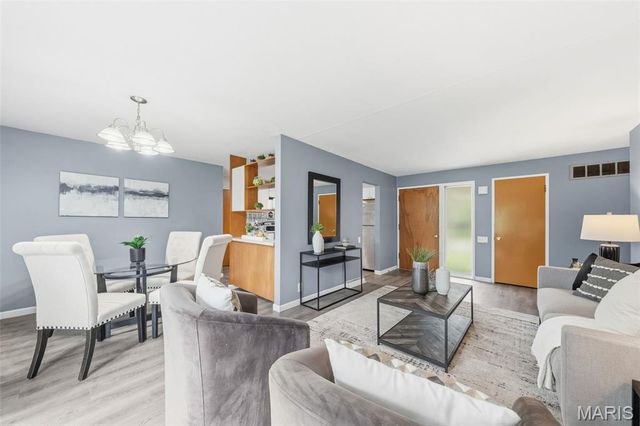 2100 Argo Drive, Florissant, MO 63031