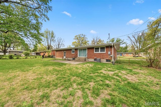 2100 Argo Drive, Florissant, MO 63031