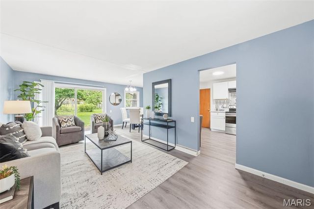 2100 Argo Drive, Florissant, MO 63031