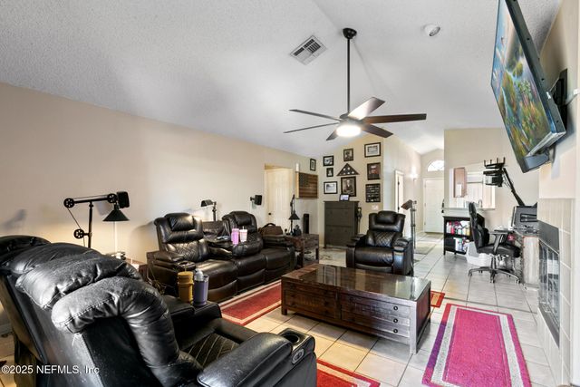 8457 SUGARTREE Drive, Jacksonville, FL 32244