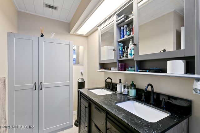8457 SUGARTREE Drive, Jacksonville, FL 32244