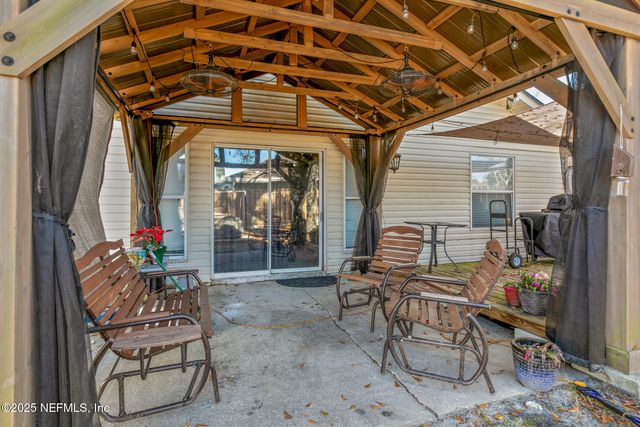 8457 SUGARTREE Drive, Jacksonville, FL 32244
