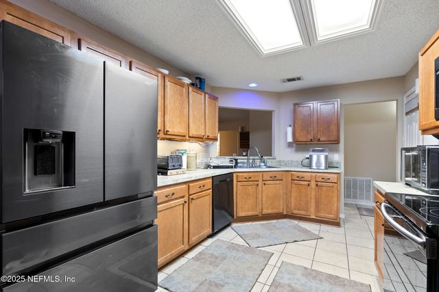 8457 SUGARTREE Drive, Jacksonville, FL 32244