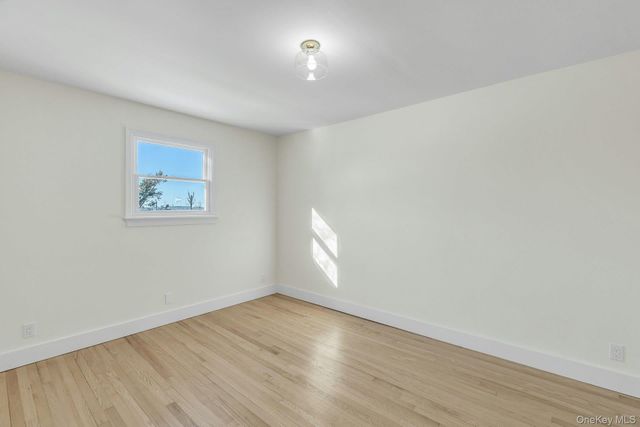 33 Oceanview Road, Hampton Bays, NY 11946