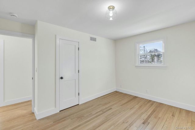 33 Oceanview Road, Hampton Bays, NY 11946