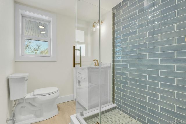 33 Oceanview Road, Hampton Bays, NY 11946