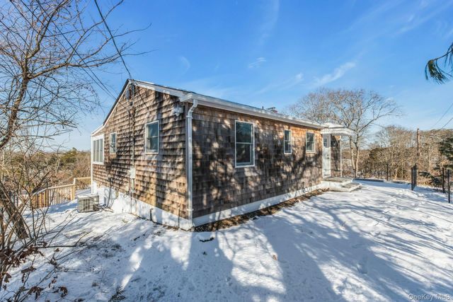 33 Oceanview Road, Hampton Bays, NY 11946