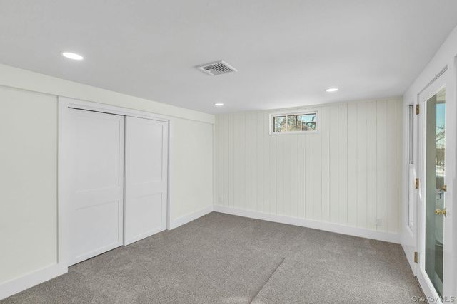 33 Oceanview Road, Hampton Bays, NY 11946