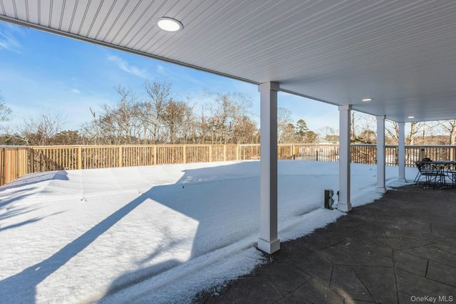 33 Oceanview Road, Hampton Bays, NY 11946