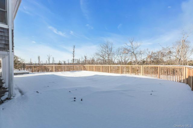 33 Oceanview Road, Hampton Bays, NY 11946